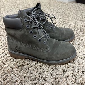 Grey Timberlands 6Y